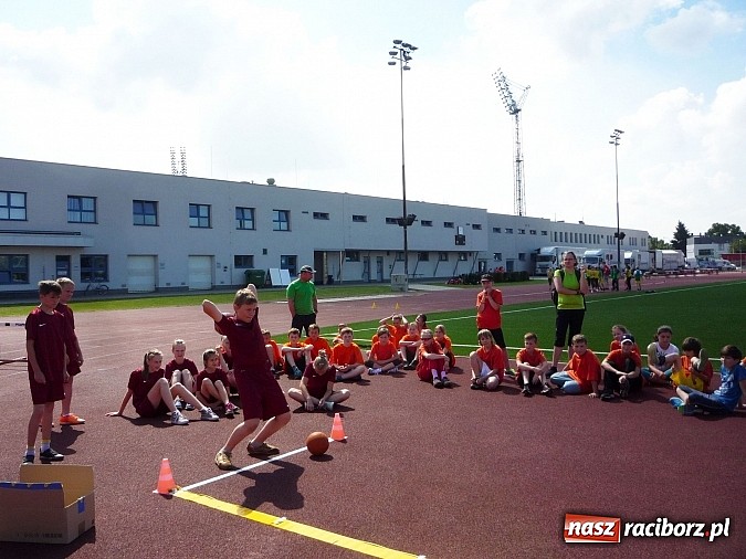 Zdjęcie w galerii na portalu naszraciborz.pl: Uczniowie z Tworkowa i Bieńkowic na 6. miejscu w Ostrawie wiadomości z regionu
