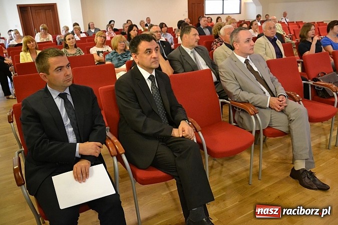 Zdjęcie w galerii na portalu naszraciborz.pl: O powiatowej strategii rozwiązywania problemów społecznych na zamku wiadomości z regionu