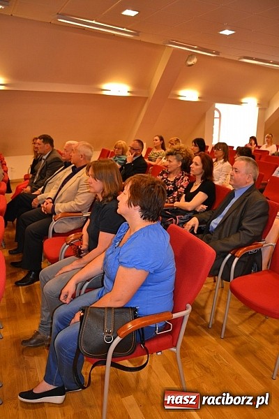 Zdjęcie w galerii na portalu naszraciborz.pl: O powiatowej strategii rozwiązywania problemów społecznych na zamku wiadomości z regionu