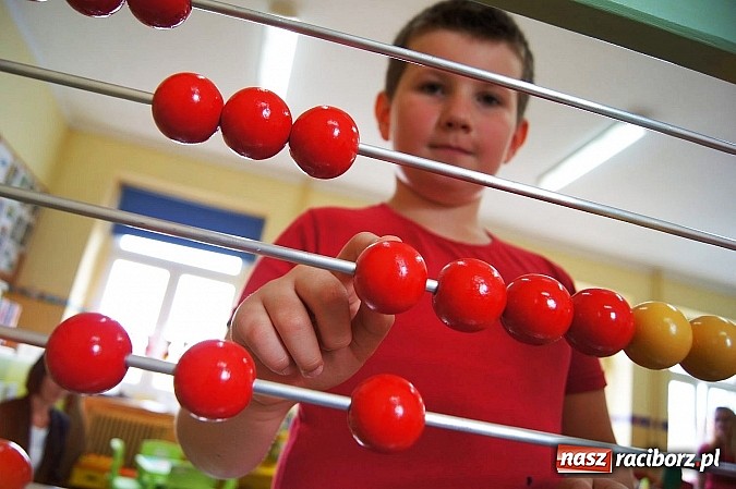 Zdjęcie w galerii na portalu naszraciborz.pl: O przyrodzie z pomocami w szkole w Babicach wiadomości z regionu