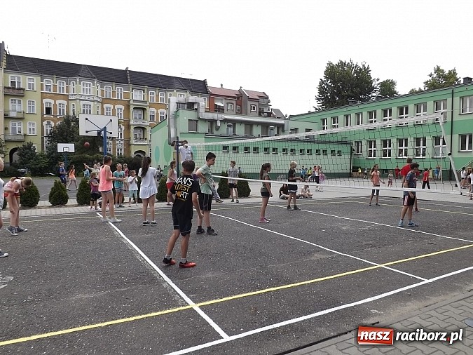 Zdjęcie w galerii na portalu naszraciborz.pl: Szkolny Dzień Sportu na wesoło w SP 13 wiadomości z regionu