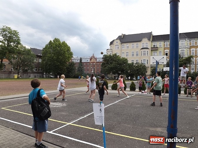 Zdjęcie w galerii na portalu naszraciborz.pl: Szkolny Dzień Sportu na wesoło w SP 13 wiadomości z regionu