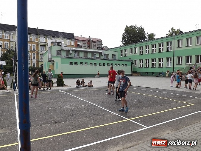 Zdjęcie w galerii na portalu naszraciborz.pl: Szkolny Dzień Sportu na wesoło w SP 13 wiadomości z regionu