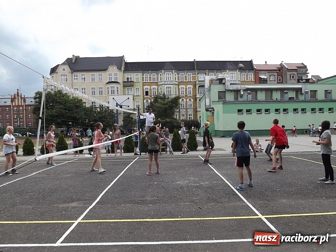 Zdjęcie w galerii na portalu naszraciborz.pl: Szkolny Dzień Sportu na wesoło w SP 13 wiadomości z regionu