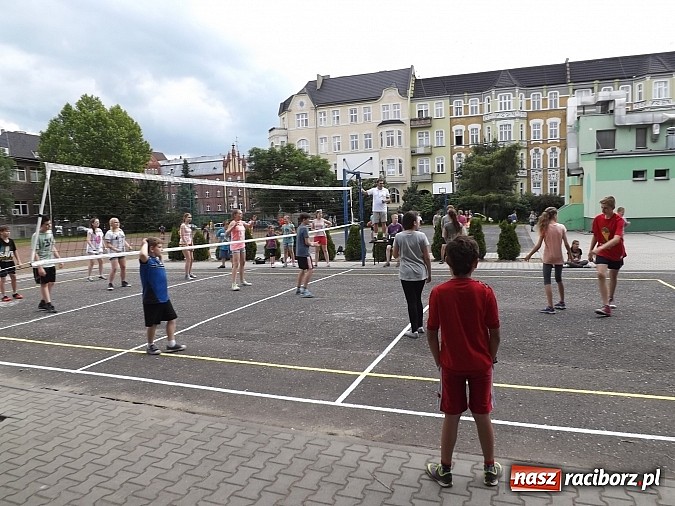 Zdjęcie w galerii na portalu naszraciborz.pl: Szkolny Dzień Sportu na wesoło w SP 13 wiadomości z regionu