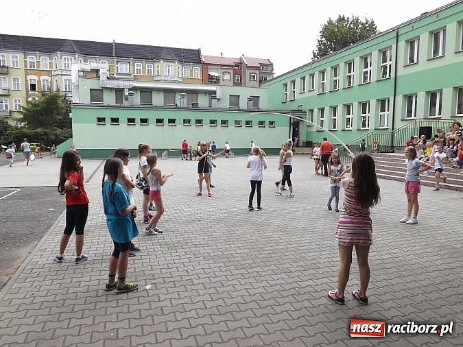 Zdjęcie w galerii na portalu naszraciborz.pl: Szkolny Dzień Sportu na wesoło w SP 13 wiadomości z regionu