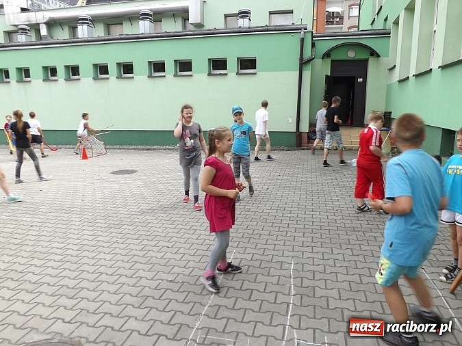 Zdjęcie w galerii na portalu naszraciborz.pl: Szkolny Dzień Sportu na wesoło w SP 13 wiadomości z regionu