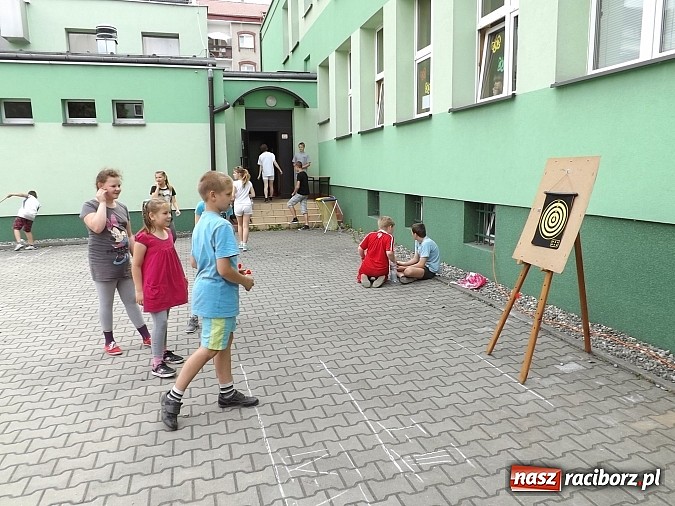 Zdjęcie w galerii na portalu naszraciborz.pl: Szkolny Dzień Sportu na wesoło w SP 13 wiadomości z regionu