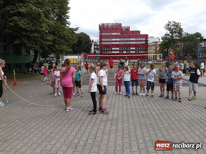 Zdjęcie w galerii na portalu naszraciborz.pl: Szkolny Dzień Sportu na wesoło w SP 13 wiadomości z regionu