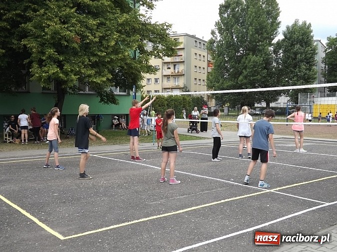 Zdjęcie w galerii na portalu naszraciborz.pl: Szkolny Dzień Sportu na wesoło w SP 13 wiadomości z regionu