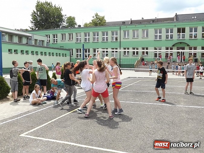 Zdjęcie w galerii na portalu naszraciborz.pl: Szkolny Dzień Sportu na wesoło w SP 13 wiadomości z regionu