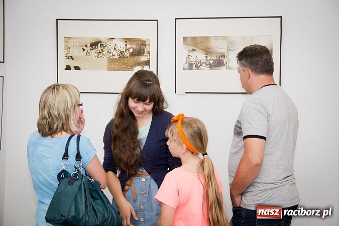 Zdjęcie w galerii na portalu naszraciborz.pl: Wernisaż prac fotograficznych w Czarnym Kocie wiadomości z regionu