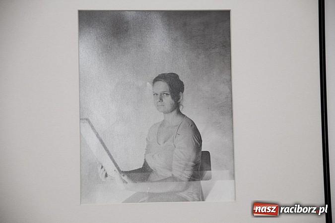 Zdjęcie w galerii na portalu naszraciborz.pl: Wernisaż prac fotograficznych w Czarnym Kocie wiadomości z regionu