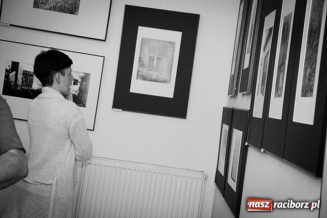 Zdjęcie w galerii na portalu naszraciborz.pl: Wernisaż prac fotograficznych w Czarnym Kocie wiadomości z regionu