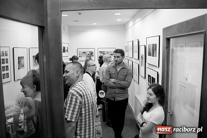 Zdjęcie w galerii na portalu naszraciborz.pl: Wernisaż prac fotograficznych w Czarnym Kocie wiadomości z regionu