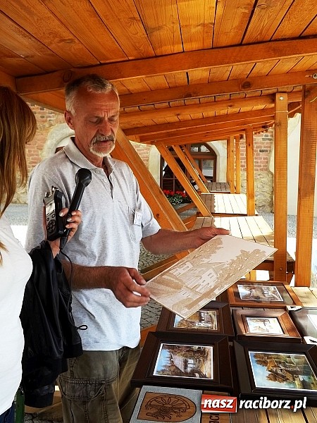 Zdjęcie w galerii na portalu naszraciborz.pl: Na zamku trwa plener artystyczny wiadomości z regionu