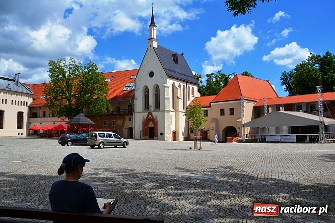Zdjęcie w galerii na portalu naszraciborz.pl: Na zamku trwa plener artystyczny wiadomości z regionu