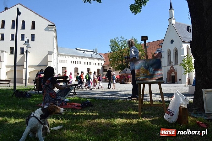 Zdjęcie w galerii na portalu naszraciborz.pl: Na zamku trwa plener artystyczny wiadomości z regionu