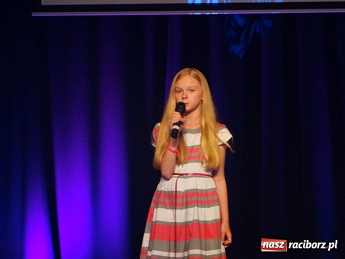 Zdjęcie w galerii na portalu naszraciborz.pl: Na Dzień Mamy i Taty przyszli do MDK wiadomości z regionu