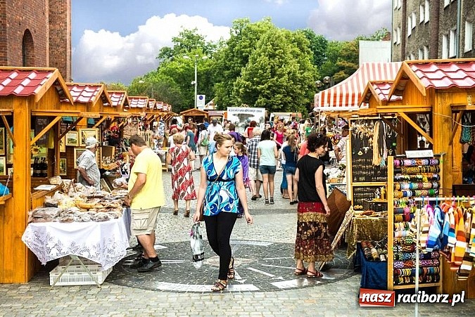 Zdjęcie w galerii na portalu naszraciborz.pl: W piątek na placu Dominikańskim rusza trzydniowy Jarmark św. Marcelego wiadomości z regionu
