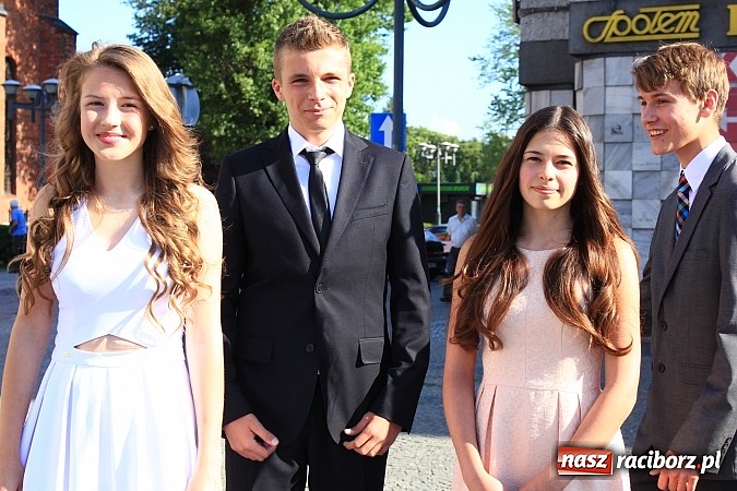 Zdjęcie w galerii na portalu naszraciborz.pl: Gimnazjum nr 2: Poloneza czas zacząć! wiadomości z regionu