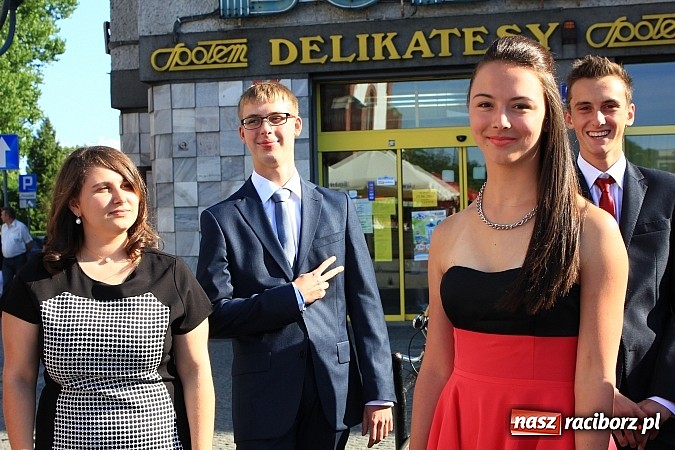 Zdjęcie w galerii na portalu naszraciborz.pl: Gimnazjum nr 2: Poloneza czas zacząć! wiadomości z regionu