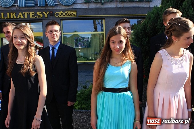 Zdjęcie w galerii na portalu naszraciborz.pl: Gimnazjum nr 2: Poloneza czas zacząć! wiadomości z regionu