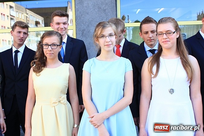 Zdjęcie w galerii na portalu naszraciborz.pl: Gimnazjum nr 2: Poloneza czas zacząć! wiadomości z regionu
