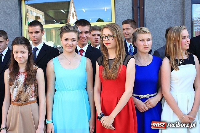 Zdjęcie w galerii na portalu naszraciborz.pl: Gimnazjum nr 2: Poloneza czas zacząć! wiadomości z regionu