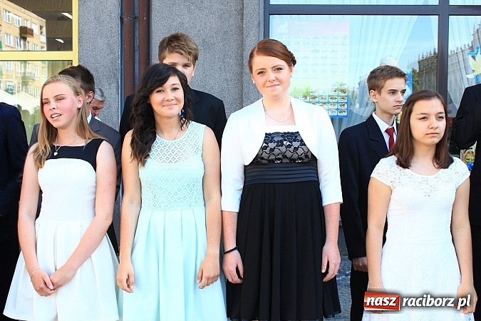 Zdjęcie w galerii na portalu naszraciborz.pl: Gimnazjum nr 2: Poloneza czas zacząć! wiadomości z regionu