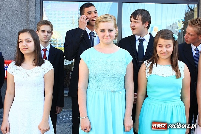 Zdjęcie w galerii na portalu naszraciborz.pl: Gimnazjum nr 2: Poloneza czas zacząć! wiadomości z regionu