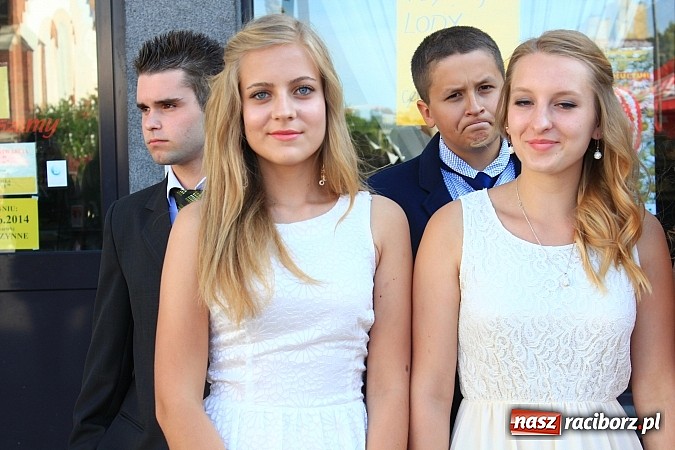 Zdjęcie w galerii na portalu naszraciborz.pl: Gimnazjum nr 2: Poloneza czas zacząć! wiadomości z regionu