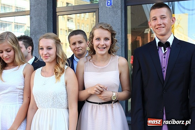 Zdjęcie w galerii na portalu naszraciborz.pl: Gimnazjum nr 2: Poloneza czas zacząć! wiadomości z regionu