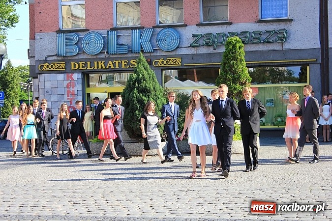 Zdjęcie w galerii na portalu naszraciborz.pl: Gimnazjum nr 2: Poloneza czas zacząć! wiadomości z regionu