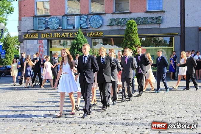 Zdjęcie w galerii na portalu naszraciborz.pl: Gimnazjum nr 2: Poloneza czas zacząć! wiadomości z regionu