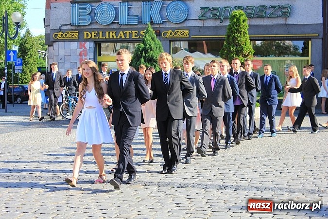 Zdjęcie w galerii na portalu naszraciborz.pl: Gimnazjum nr 2: Poloneza czas zacząć! wiadomości z regionu