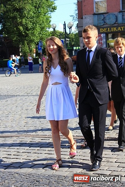 Zdjęcie w galerii na portalu naszraciborz.pl: Gimnazjum nr 2: Poloneza czas zacząć! wiadomości z regionu