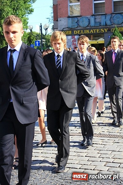 Zdjęcie w galerii na portalu naszraciborz.pl: Gimnazjum nr 2: Poloneza czas zacząć! wiadomości z regionu