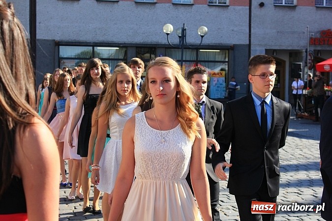 Zdjęcie w galerii na portalu naszraciborz.pl: Gimnazjum nr 2: Poloneza czas zacząć! wiadomości z regionu
