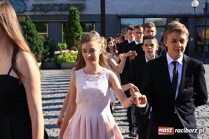 Zdjęcie w galerii na portalu naszraciborz.pl: Gimnazjum nr 2: Poloneza czas zacząć! wiadomości z regionu