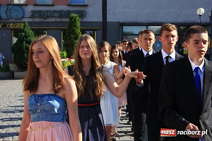 Zdjęcie w galerii na portalu naszraciborz.pl: Gimnazjum nr 2: Poloneza czas zacząć! wiadomości z regionu