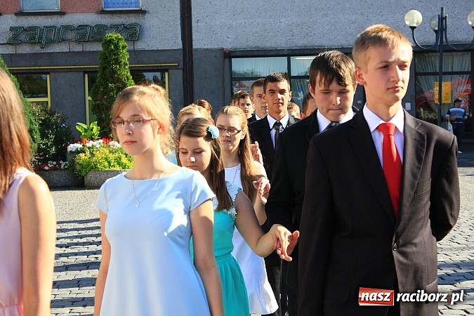 Zdjęcie w galerii na portalu naszraciborz.pl: Gimnazjum nr 2: Poloneza czas zacząć! wiadomości z regionu