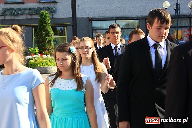 Zdjęcie w galerii na portalu naszraciborz.pl: Gimnazjum nr 2: Poloneza czas zacząć! wiadomości z regionu
