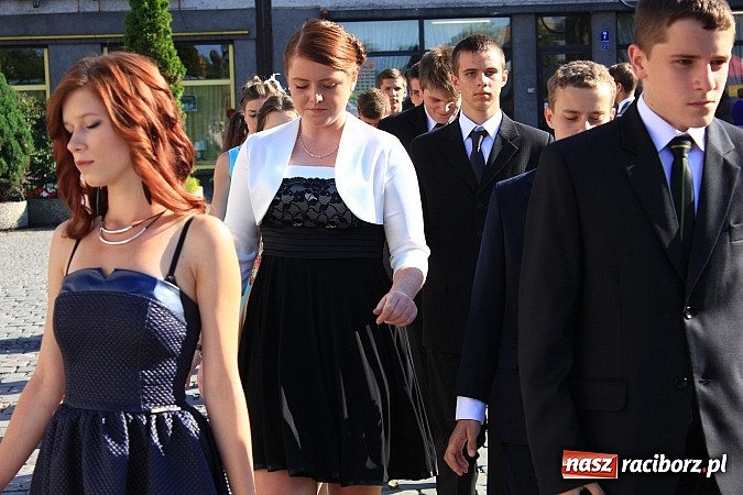 Zdjęcie w galerii na portalu naszraciborz.pl: Gimnazjum nr 2: Poloneza czas zacząć! wiadomości z regionu