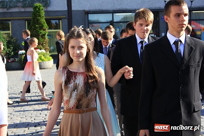 Zdjęcie w galerii na portalu naszraciborz.pl: Gimnazjum nr 2: Poloneza czas zacząć! wiadomości z regionu