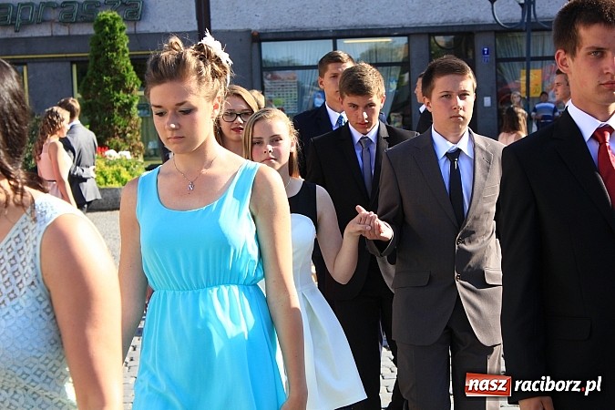 Zdjęcie w galerii na portalu naszraciborz.pl: Gimnazjum nr 2: Poloneza czas zacząć! wiadomości z regionu