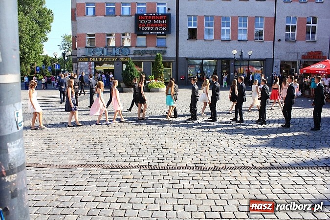 Zdjęcie w galerii na portalu naszraciborz.pl: Gimnazjum nr 2: Poloneza czas zacząć! wiadomości z regionu