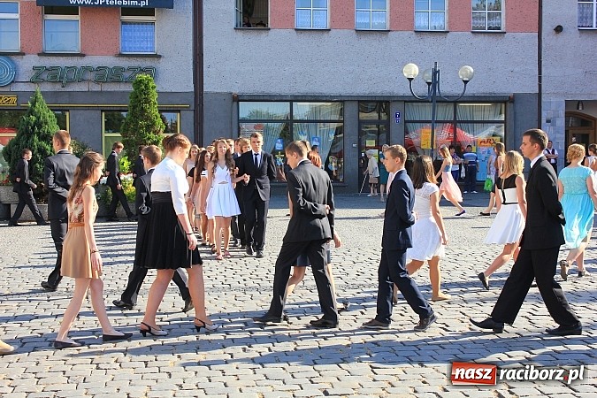Zdjęcie w galerii na portalu naszraciborz.pl: Gimnazjum nr 2: Poloneza czas zacząć! wiadomości z regionu