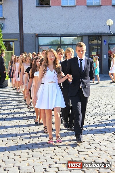 Zdjęcie w galerii na portalu naszraciborz.pl: Gimnazjum nr 2: Poloneza czas zacząć! wiadomości z regionu