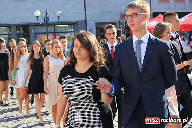 Zdjęcie w galerii na portalu naszraciborz.pl: Gimnazjum nr 2: Poloneza czas zacząć! wiadomości z regionu